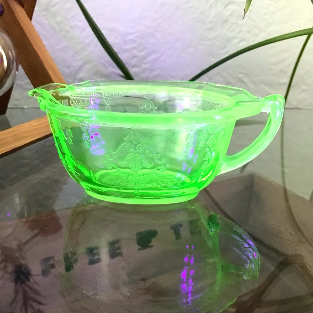 Vintage Anchor Hocking ‘Princess’ Pattern Uranium Green Glass Creamer 1930s - Picture 5 of 7